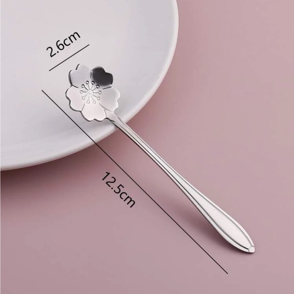 8 Flower Design Spoons Set - Picture 3 of 4